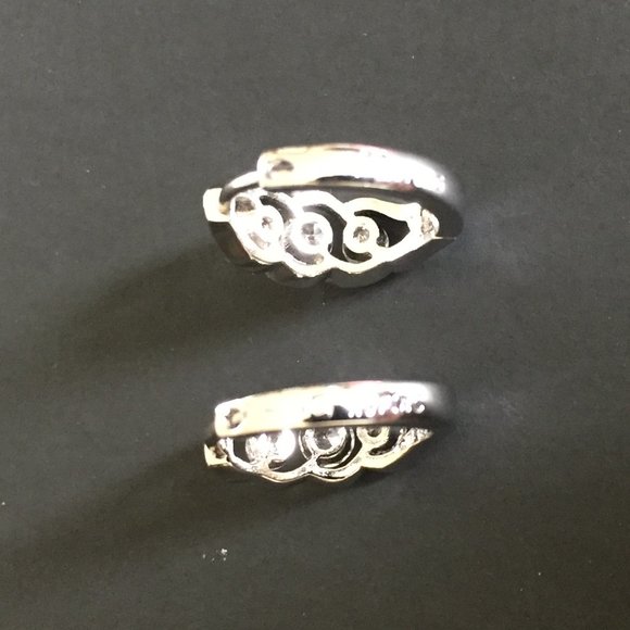 white gold look and crystal earrings - Picture 2 of 3